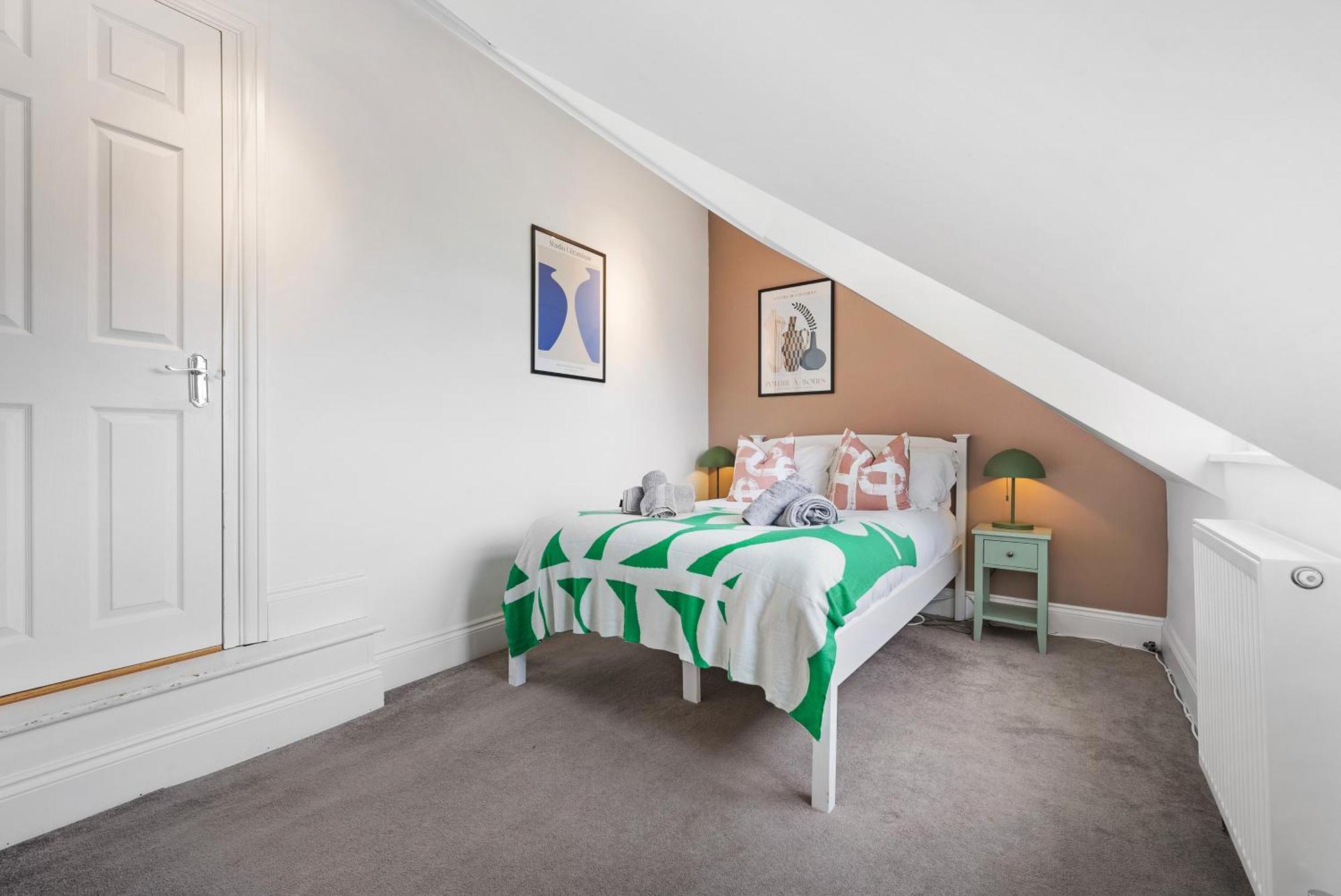 Long Term And Summer Special Offer! 5-Bedroom Spacious, Stunning Design, Sociable Areas & Cosy House Near South Downs Park, Sleeps 11 With Games Room, Private Parking And Garden- By Blue Puffin Stays Waterlooville Exterior foto